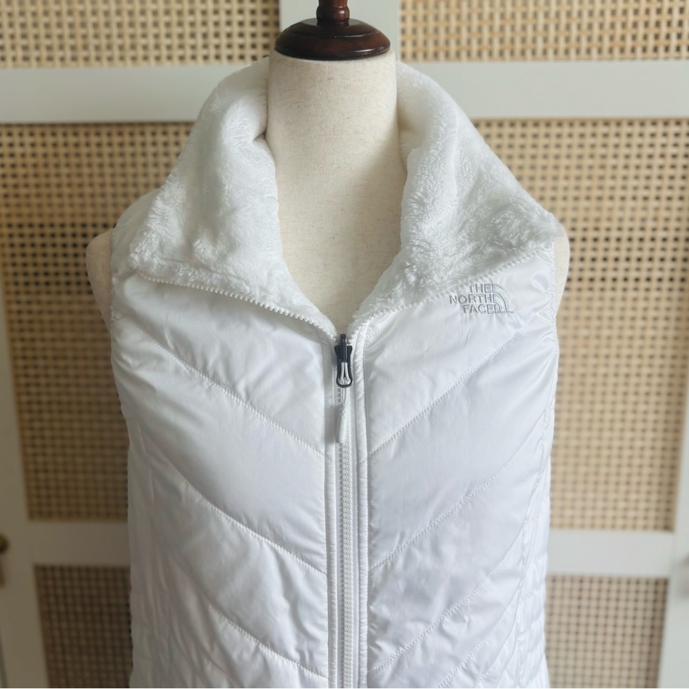 The North Face “Mossbud” Insulated Reversible Vest – TNF White (Size M) - Picture 2 of 15